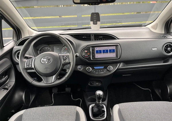 Toyota Yaris cena 61900 przebieg: 9612, rok produkcji 2020 z Toruń małe 232